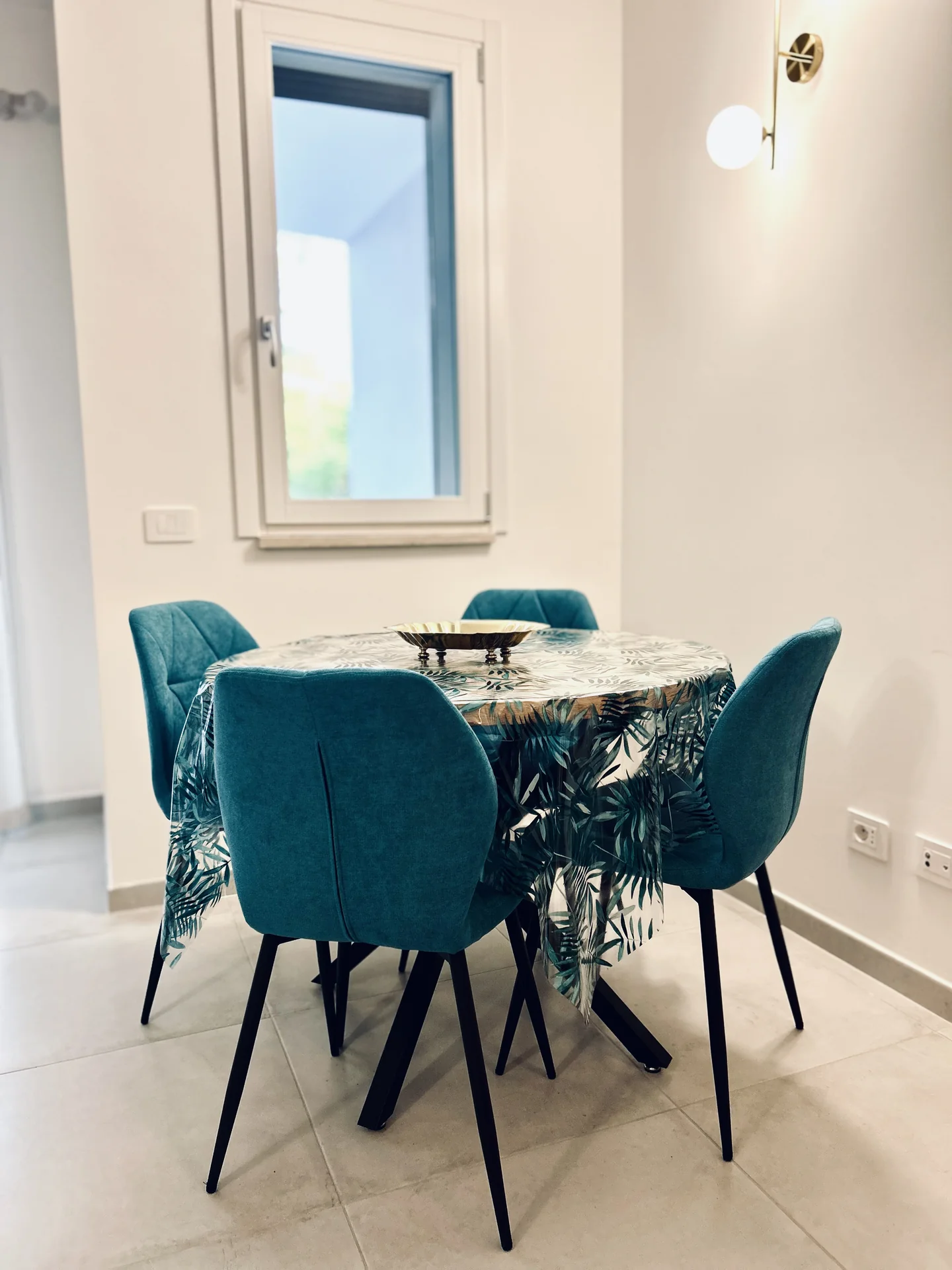 Soggiorno tavolo da pranzo e finiture eleganti